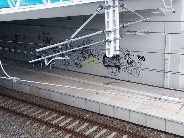 Zdewastowany przystanek kolejowy Szczecin - Łękno, fot. Słuchacz, pan Krzysztof 21.04.2026