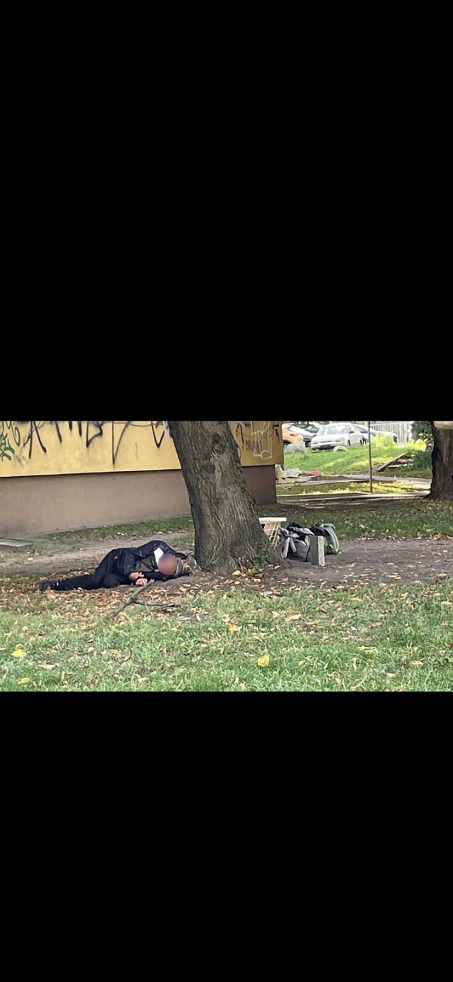 Śpiący pan upojony - Pomorzany - fot.Słuchaczka 9.09.2026