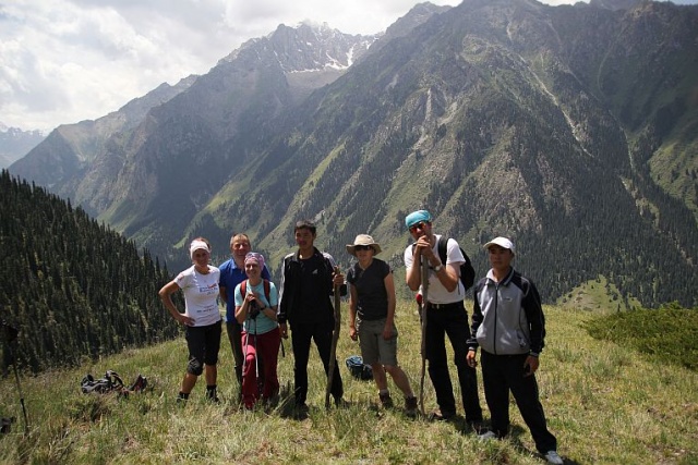 Ze studentami w górach. Fot. Archiwum prywatne. Wolontariat misyjny w Kirgizji studentów Duszpasterstwa Akademickiego Jezuitów ze Szczecina