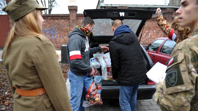 15.12.2013 - Ponad 100 kombatantów ze Szczecina, Świnoujścia i Kamienia Pomorskiego otrzymało świąteczne paczki. Fot. Łukasz Szełemej [Radio Szczecin] [05.01.2014] Galeria Gościa: Rok 2013 w obiektywie reportera Radia Szczecin Łukasza Szełemeja