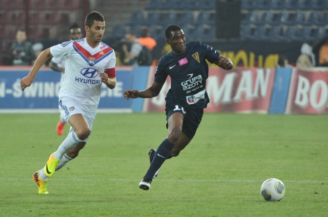 23.07.2013 - To był mecz godny jubileuszu 65-lecia Pogoni Szczecin. Portowcy w sparingowym pojedynku zremisowali z siedmiokrotnym mistrzem Francji Olympique Lyon 0 - 0. Fot. Łukasz Szełemej [Radio Szczecin] [05.01.2014] Galeria Gościa: Rok 2013 w obiektywie reportera Radia Szczecin Łukasza Szełemeja