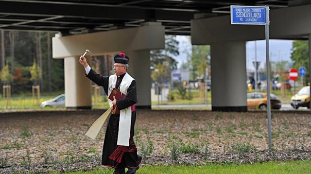 27.09.2013 - Dwa lata temu radni nazwali ich imieniem rondo w Podjuchach, od piątku patronem innego ronda - u zbiegu ulic Struga, Pomorskiej i Zwierzynieckiej jest major Łupaszka. Fot. Łukasz Szełemej [Radio Szczecin] [05.01.2014] Galeria Gościa: Rok 2013 w obiektywie reportera Radia Szczecin Łukasza Szełemeja