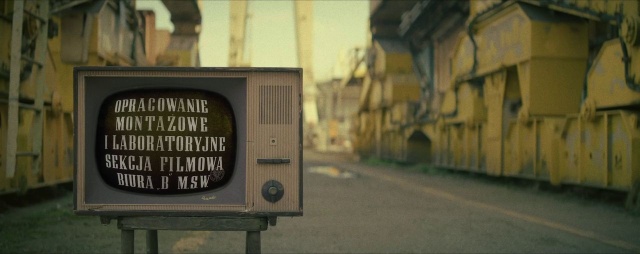 Kadr z filmu "Requiem dla Stoczni". Hołd oddany Stoczni - "Requiem dla Stoczni" Piotra Bińka.