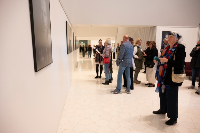 Wystawa „Artyści” Olgi Iwanow w Galerii Art.Room. Fot. Kamila Kozioł Nowy cykl wystawienniczy 78. sezonu Filharmonii w Szczecinie [ROZMOWA, ZDJĘCIA]