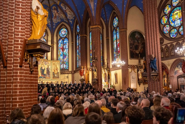 Fot. Diana Marczewska Michał Ziółkowski dedykuje dzieło Chórowi Politechniki Morskiej. Prapremiera w Szczecinie [ROZMOWA z KOMPOZYTOREM, ZDJĘCIA]