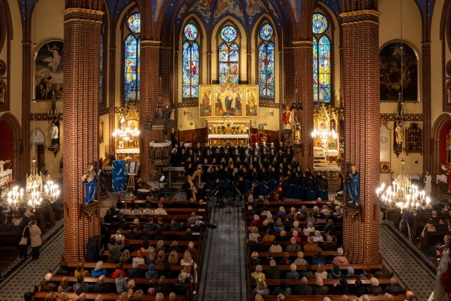 Fot. Diana Marczewska Michał Ziółkowski dedykuje dzieło Chórowi Politechniki Morskiej. Prapremiera w Szczecinie [ROZMOWA z KOMPOZYTOREM, ZDJĘCIA]