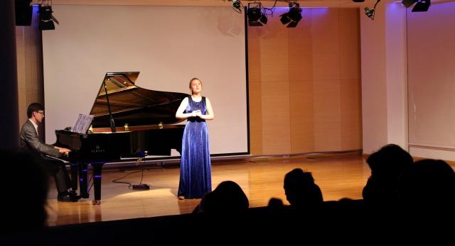 Matylda Pich – sopranistka, uczennica POSM w klasie śpiewu dr Małgorzaty Wieland i Maciej Skowronek – pianista. Fot. Waldemar Cieślok Wokół muzyki Feliksa Nowowiejskiego [ROZMOWA, ZDJĘCIA]