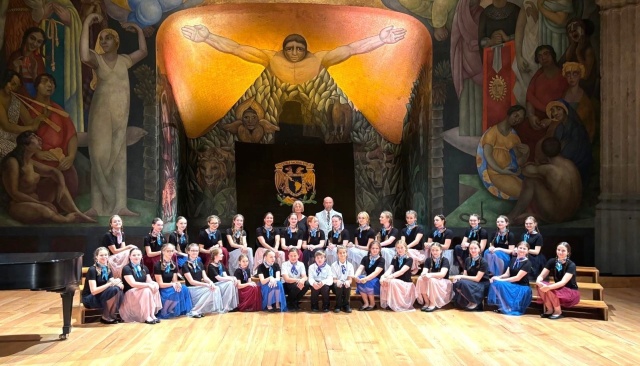 Chór Dziecięcy Don Diri Don ZUT w Szczecinie pod dyrekcją Dariusza Dyczewskiego. Fot. Materiały prasowe Chóru Don Diri Don świętował 35-lecie istnienia na koncertach w Meksyku [ROZMOWA]