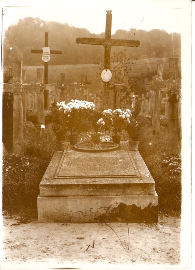 Grób Nieznanego Żołnierza na Cmentarzu Orląt we Lwowie, z którego pobrano ciało do Grobu Nieznanego Żołnierza w Warszawie. Fot. Domena publiczna Wikipedia Obchody setnej rocznicy pożegnania Nieznanego Żołnierza we Lwowie [ROZMOWA, ZDJĘCIA]