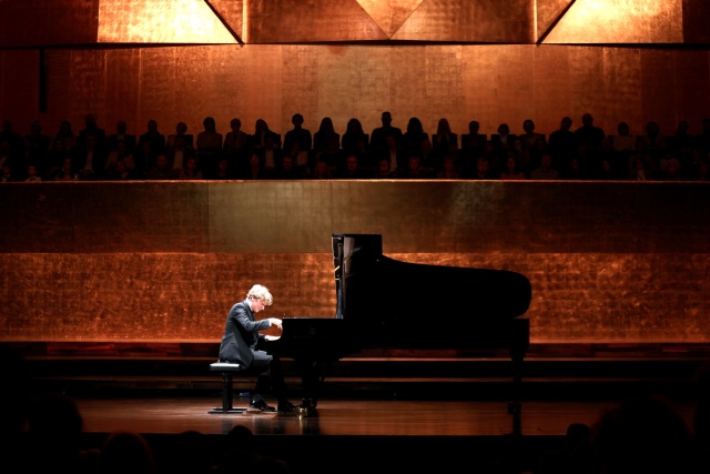 Krzysztof Wierciński – pianista. Fot. Cezary Aszkiełowicz [Filharmonia w Szczecinie] Krzysztof Wierciński zachwycił publiczność Złotej Sali Filharmonii [ROZMOWA z ARTYSTĄ, ZDJĘCIA]