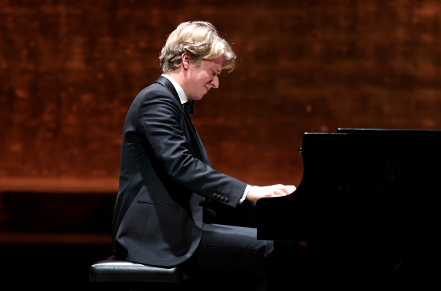 Krzysztof Wierciński – pianista. Fot. Cezary Aszkiełowicz [Filharmonia w Szczecinie] Krzysztof Wierciński zachwycił publiczność Złotej Sali Filharmonii [ROZMOWA z ARTYSTĄ, ZDJĘCIA]