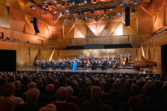 Fot. Dariusz Gorajski Maestro Adam Banaszak poprowadził Koncert sylwestrowy i noworoczny w Złotej Sali Filharmonii [ROZMOWA z DYRYGENTEM, ZDJĘCIA]