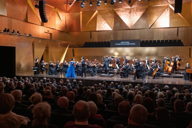 Fot. Dariusz Gorajski Maestro Adam Banaszak poprowadził Koncert sylwestrowy i noworoczny w Złotej Sali Filharmonii [ROZMOWA z DYRYGENTEM, ZDJĘCIA]