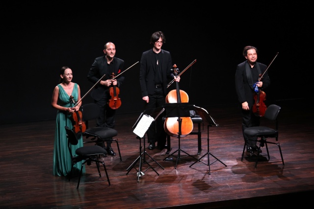 Karol Szymanowski Quartet przyjmuje gorące brawa publiczności. Fot. Cezary Aszkiełowicz Karol Szymanowski Quartet z premierowym programem w Filharmonii [POSŁUCHAJ, ZDJĘCIA]