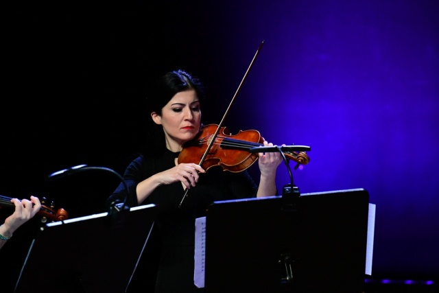 Valeria Caponnetto (skrzypce barokowe). Fot. Marcin Bielecki Bravo bravissimo dla Giardino di Delicie. Koncert w Filharmonii im. Mieczysława Karłowicza w Szczecinie [ROZMOWA z ARTYSTKAMI, ZDJĘCIA]