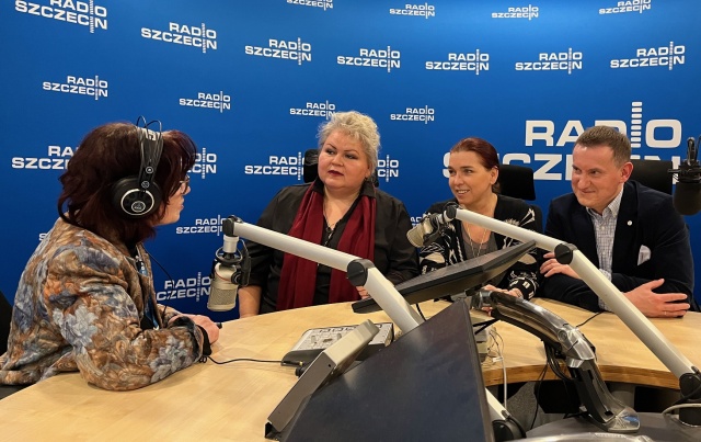 Prof. Sylwia Burnicka-Kalischewska (od lewej), prof. Ewa Filipowicz-Kosińska, prof. Paweł Wolski. Fot. Tomasz Ruducha [Radio Szczecin] Operetka i Musical najmłodszym kierunkiem studiów Akademii Sztuki w Szczecinie [ROZMOWA]