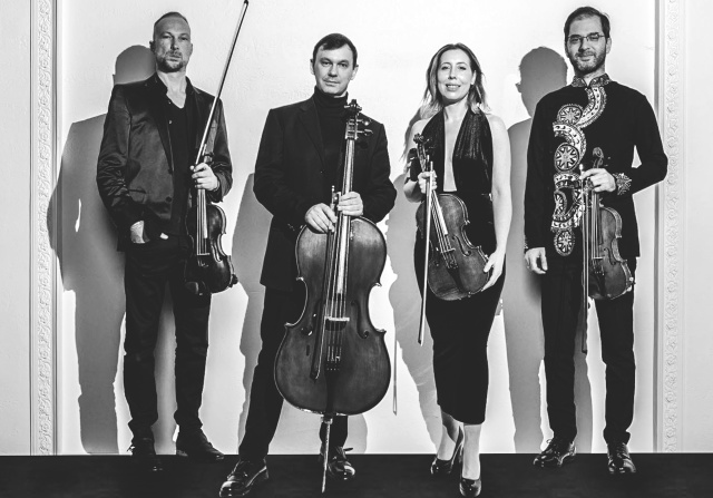 Baltic Neopolis Quartet w składzie: Łukasz Górewicz – skrzypce II (od lewej), Tomasz Szczęsny (wiolonczela), Emilia Goch-Salvador (altówka), Emanuel Salvador (skrzypce I). Fot. Olga Iwanow [Materiały prasowe Baltic Neopolis Orchestra Baltic Neopolis Quartet nagrał płytę „Kompozycje szczecińskie” vol. 2 [ROZMOWA, ZDJĘCIA]