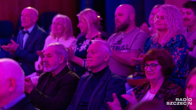 Publiczność koncertu „Muzyka pod księżycem” Krzysztofa Baranowskiego. Fot. Robert Stachnik [Radio Szczecin] Krzysztof Baranowski celebrował Światowy Dzień Fortepianu w Radiu Szczecin [ROZMOWA z ARTYSTĄ, ZDJĘCIA]