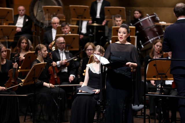 Ilona Krzywicka (sopran). Fot. Cezary Aszkiełowicz [Filharmonia w Szczecinie] „Stabat Mater” Szymanowskiego i „Parsifal” Wagnera pod doskonałą batutą maestro Neumanna [ROZMOWY, ZDJĘCIA]