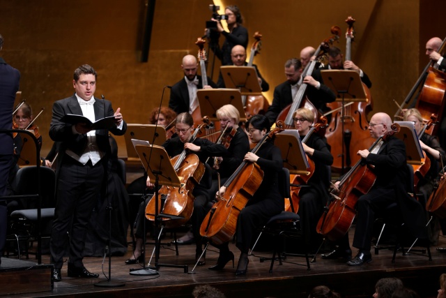 Adam Kutny (baryton). Fot. Cezary Aszkielowicz [Filharmonia w Szczecinie] „Stabat Mater” Szymanowskiego i „Parsifal” Wagnera pod doskonałą batutą maestro Neumanna [ROZMOWY, ZDJĘCIA]