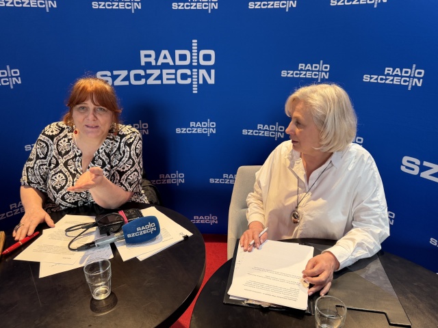 Od lewej: Małgorzata Frymus i Agata Rokicka. Kontrapunktowe studio Radia Szczecin w Teatrze Polskim. Fot. Łukasz Nyks Radio Szczecin na Kontrapunkcie [POSŁUCHAJ/GALERIA ZDJĘĆ]