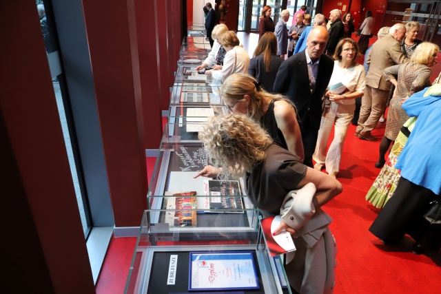 Wystawa historii i dorobku Chóru „Hejnał”. Fot. Bartosz Sitarz/Archiwum Państwowe w Szczecinie Uroczysta Gala Jubileuszowa 80-lecia Chóru „Hejnał” [POSŁUCHAJ, ZDJĘCIA]
