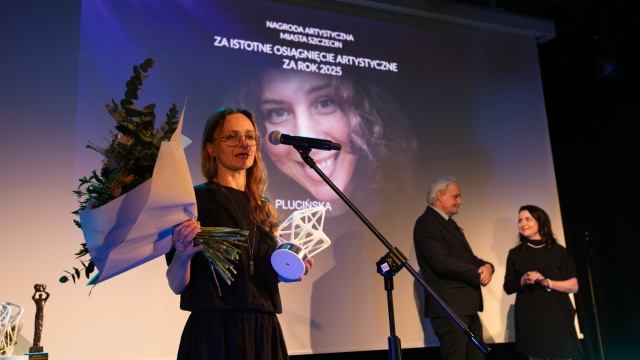 Paulina Ratajczak – producentka reżyserki Izabeli Plucińskiej. Fot. Weronika Łyczywek [Radio Szczecin] Przyznano Nagrody Artystyczne i Mecenasa Kultury Szczecina za rok 2025 [POSŁUCHAJ, ZDJĘCIA]