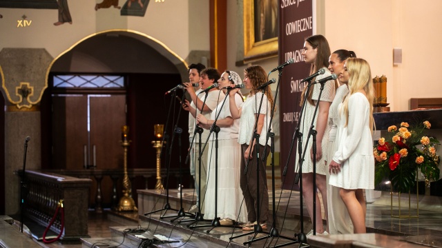Zespoły Vocal Summit i Voices Of Grace pod dyrekcją Joli Szczepaniak w Sanktuarium pw. Najświętszego Serca Pana Jezusa w Szczecinie. Fot. Weronika Łyczywek [Radio Szczecin] Muzyka gospel w Międzyzdrojach i Szczecinie na Festiwalu Grünebergowskim [POSŁUCHAJ, ZDJĘCIA]