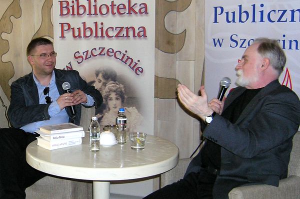 Konrad Wojtyła i Stefan Chwin, fot. Grzegorz Pietkiewicz [MBP] Stefan Chwin i "Hanemann"