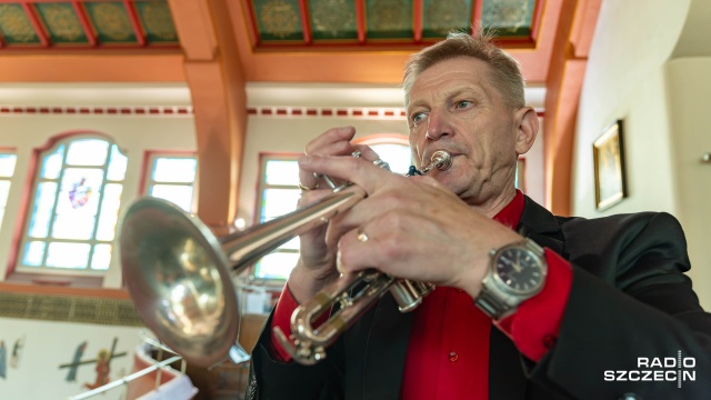 Roman Gryń – trębacz na festiwalu „Muzyczna podróż śladami Grünebergów” w Szczecinie (8 sierpnia 2026). Fot. Robert Stachnik [Radio Szczecin] Wirtuozi instrumentów dętych na Festiwalu Grünebergów [POSŁUCHAJ, ZDJĘCIA]