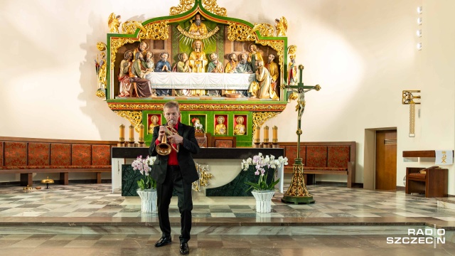 Roman Gryń – trębacz na festiwalu „Muzyczna podróż śladami Grünebergów” w Szczecinie (8 sierpnia 2026). Fot. Robert Stachnik [Radio Szczecin] Wirtuozi instrumentów dętych na Festiwalu Grünebergów [POSŁUCHAJ, ZDJĘCIA]