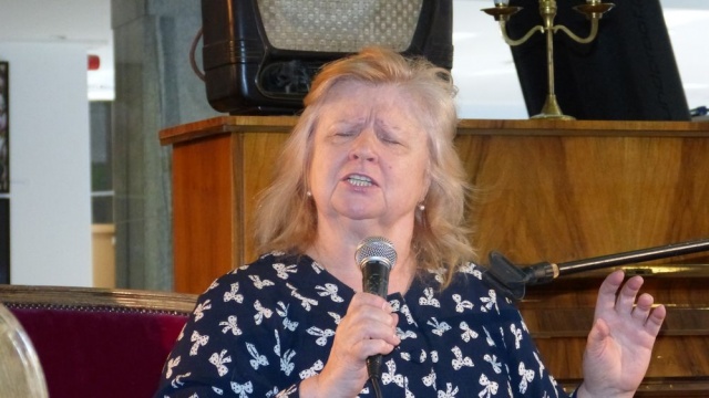 Stanisława Celińska śpiewa fot. Małgorzata Frymus [Radio Szczecin] Festiwal Książki Słuchanej "Odkrywcy wyobraźni" [RELACJA]