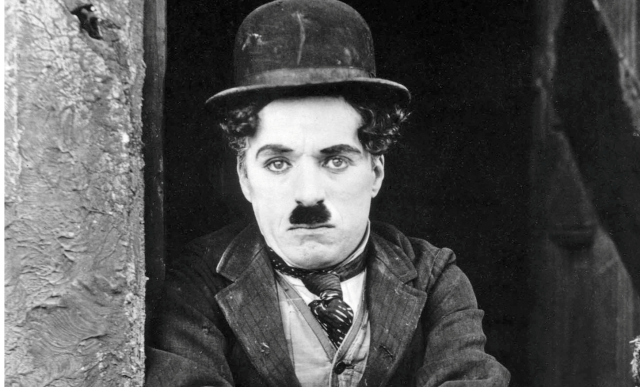 Charlie Chaplin. Fot. [Wikipedia, domena publiczna] W świat kina ze szczecińskim „Pionierem” [POSŁUCHAJ, ZDJĘCIA]