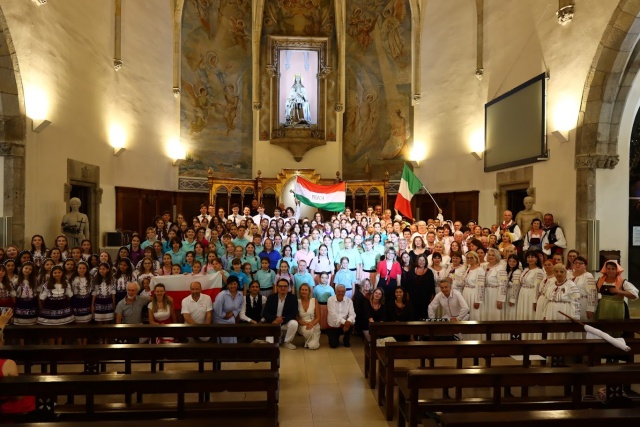 Laureaci Międzynarodowego Festiwalu Chorus Inside Spain – Loret de Mar w Hiszpanii. Fot. Paweł Moskowicz Podwójne Złoto i Grand Prix dla Chóru „Don Diri Don” [ROZMOWA, ZDJĘCIA]