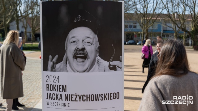 Fot.Robert Stachnik Szczecińska Agencja Artystyczna otworzyła na Jasnych Błoniach wystawę poświęconą Jackowi Nieżychowskiemu. [RELACJA]