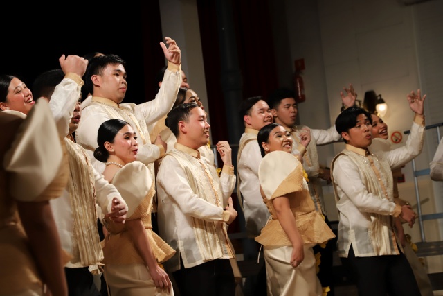 Grand Prix 59. Międzynarodowego Festiwalu Pieśni Chóralnej im. prof. Jana Szyrockiego w Międzyzdrojach dla University Of The Philippines Manila Chorale. Dyrygent John Steven Verrosa. Fot. Tomasz Rychłowski [MDK Międzyzdroje] 60. Międzynarodowy Festiwal Pieśni Chóralnej im. prof. Jana Szyrockiego w Międzyzdrojach. Przygotowania zapięte na ostatni guzik [ROZMOWA, ZDJĘCIA]