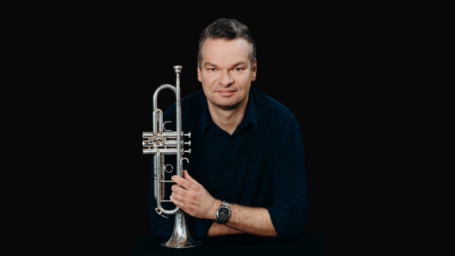 Jakub Waszczeniuk – tutor grupy instrumentów dętych blaszanych 13. International Lutosławski Youth Orchestra 2025. Fot. Materiały prasowe Filharmonii w Szczecinie Filharmonia ogłosiła wyniki przesłuchań do International Lutosławski Youth Orchestra 2025 [ROZMOWA, ZDJĘCIA]