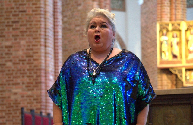 Prof. Sylwia Burnicka-Kalischewska – sopran w bazylice archikatedralnej pw. św. Jakuba Apostoła w Szczecinie. Fot. Alexander Kalischewski W szczecińskiej katedrze zainaugurowano Międzynarodowy Festiwal „Muzyczna podróż śladami Grünebergów” 2025 [POSŁUCHAJ, ZDJĘCIA]