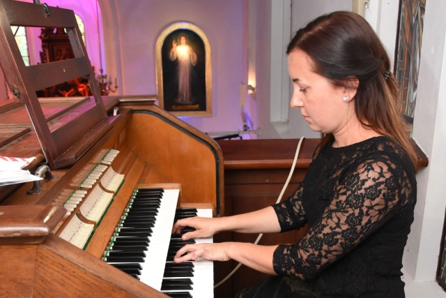 Dr Katarzyna Ganczarska – organistka. Fot. Jan Olczak W szczecińskiej katedrze zainaugurowano Międzynarodowy Festiwal „Muzyczna podróż śladami Grünebergów” 2025 [POSŁUCHAJ, ZDJĘCIA]