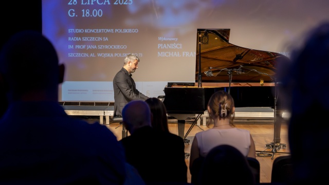 Wojciech Kubica – pianista. Fot. Maciej Papke [Radio Szczecin] Najwybitniejsi uczniowie Mikołaja Szczęsnego w Jego 80. rocznicę urodzin i 15. śmierci [POSŁUCHAJ, ZDJĘCIA]
