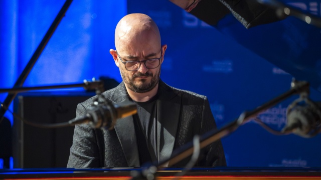 Michał Francuz – pianista. Fot. Maciej Papke [Radio Szczecin] Najwybitniejsi uczniowie Mikołaja Szczęsnego w Jego 80. rocznicę urodzin i 15. śmierci [POSŁUCHAJ, ZDJĘCIA]