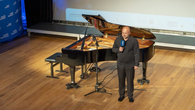 Sławomir Wilk – pianista. Fot. Maciej Papke [Radio Szczecin] Najwybitniejsi uczniowie Mikołaja Szczęsnego w Jego 80. rocznicę urodzin i 15. śmierci [POSŁUCHAJ, ZDJĘCIA]