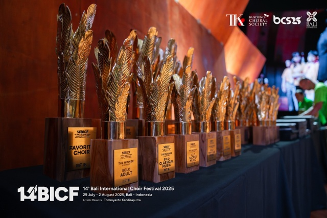 Puchary 14. Bali International Choir Festival BICF 2025 w Indonezji. Fot. Materiały prasowe Festiwalu Azjatyckie wojaże Chóru Politechniki Morskiej [ROZMOWA, ZDJĘCIA]