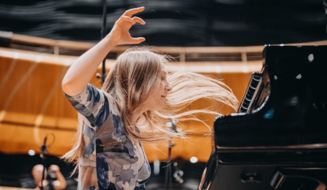 Aleksandra Świgut – pianistka, solistka 13. International Lutosławski Youth Orchestra 2025. Fot. Materiały prasowe artystki Filharmonia w Szczecinie rozpoczyna 13. edycję ILYO [ROZMOWA, ZDJĘCIA]