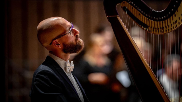 Juliusz Wesołowski – tutor harfistów 13. International Lutosławski Youth Orchestra 2025. Fot. Materiały prasowe Filharmonii w Szczecinie Filharmonia w Szczecinie rozpoczyna 13. edycję ILYO [ROZMOWA, ZDJĘCIA]