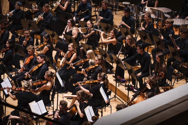 International Lutosławski Youth Orchestra 2025 pod batutą Przemysława Neumanna w Grand Hall lipskiego Gewandhausu. Fot. Piotr Nykowski Wirtuozowski finał projektu ILYO 2025 w Filharmonii w Szczecinie i lipskim Gewandhausie [POSŁUCHAJ, ZDJĘCIA]