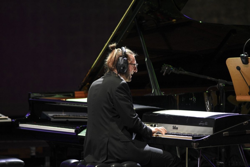 Leszek Możdżer – pianista. Fot. [Filharmonia im. Mieczysława Karłowicza w Szczecinie]