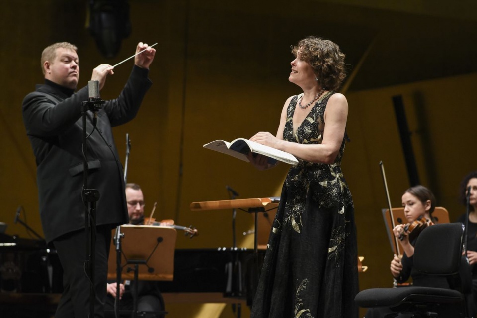 Rune Bergmann – dyrygent (od lewej), Marianne Beate Kielland – mezzosopranistka. Fot. [Kamila Kozioł]