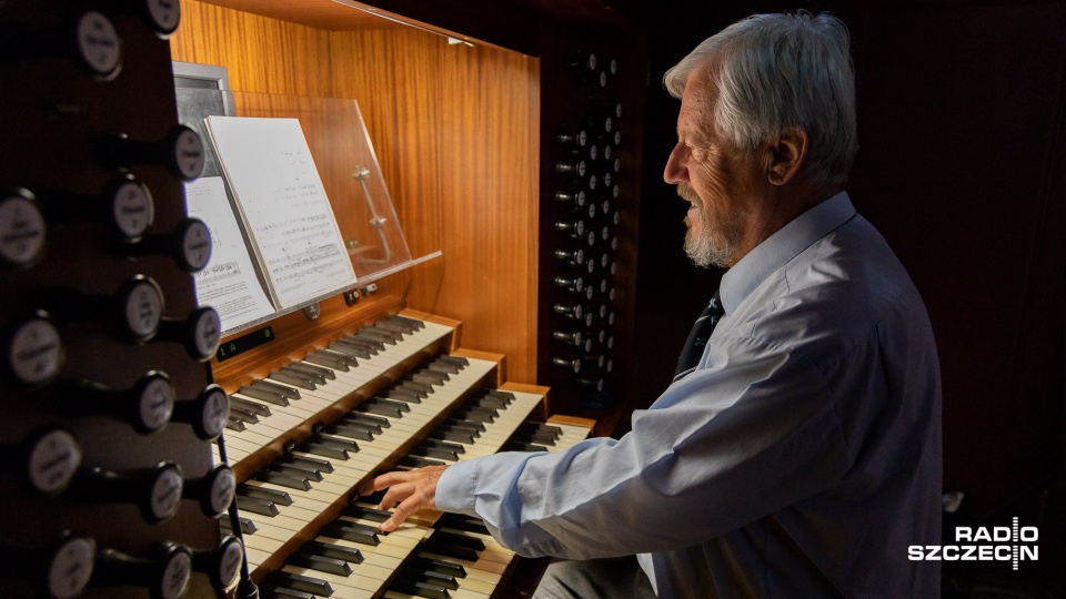 Józef Serafin – organista. Fot. Robert Stachnik [Radio Szczecin]