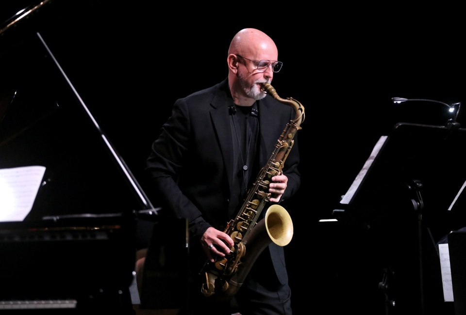 Adam Pierończyk – saksofonista. Fot. [Cezary Aszkiełowicz]